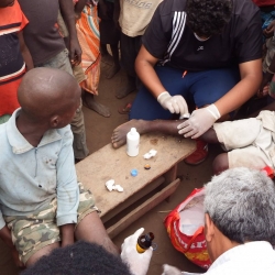 Atendimento a crianças em Chavundira, Tete e Moçambique, na África