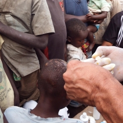 Atendimento a crianças em Chavundira, Tete e Moçambique, na África