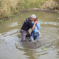 Bastismo realizado em Nharo-Nharo, Manica, Sofala