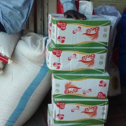 Compra de alimentos para as crianças de Chavundira, Tete